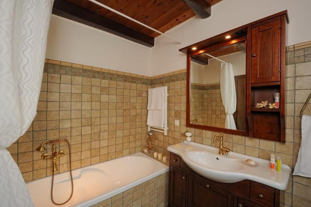 Villa Stone House With Sea View *
